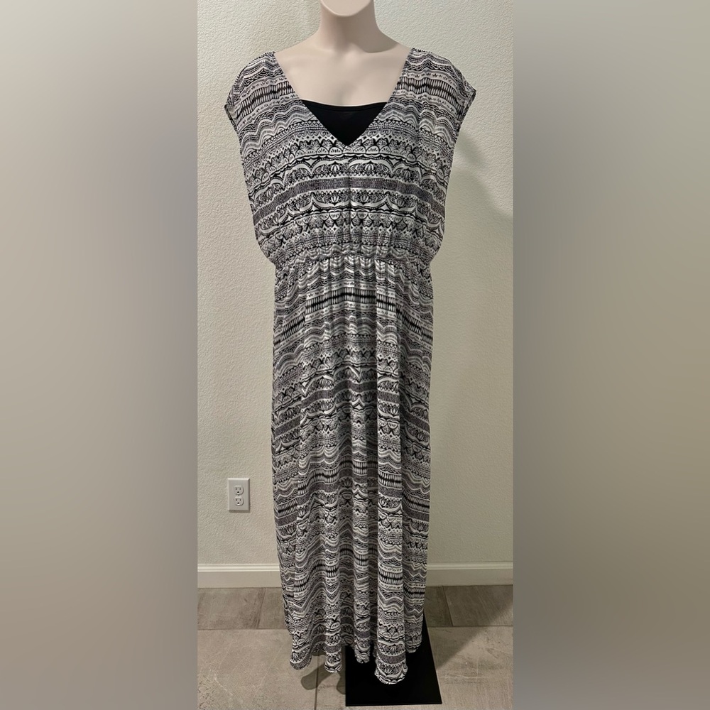 Womens Plus Size Torrid Chiffon Lined Maxi Dress Black White Size 3X 22W 24W